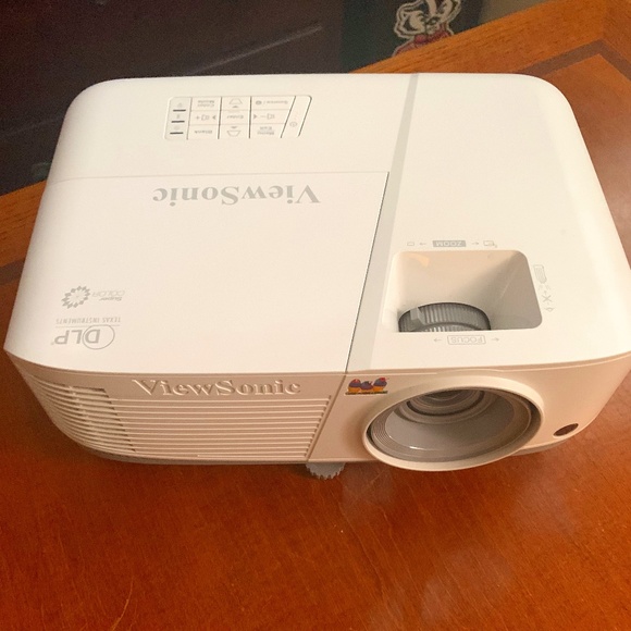 Viewsonic Projector - Picture 1 of 2